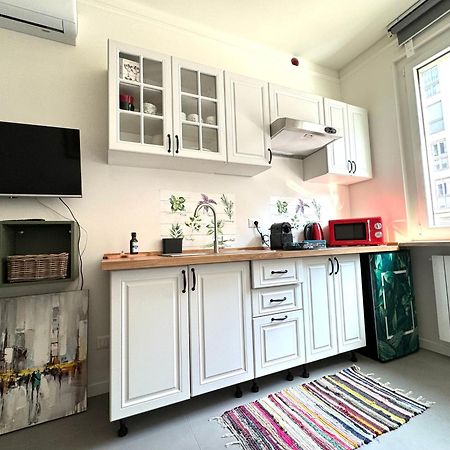 Rainbow Studio Flat- Monolocale Luminoso Milan Bagian luar foto