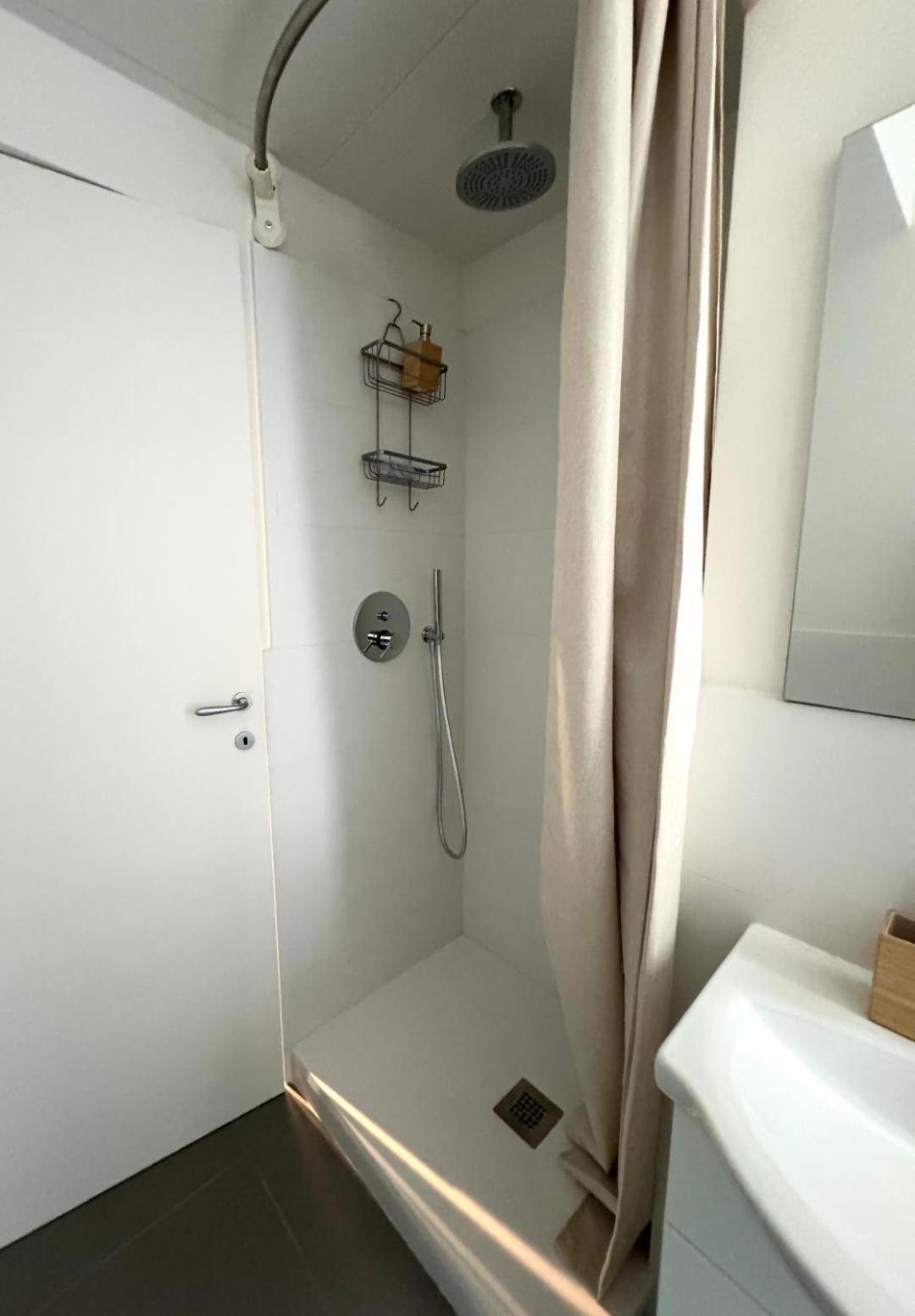 Rainbow Studio Flat- Monolocale Luminoso Milan Bagian luar foto